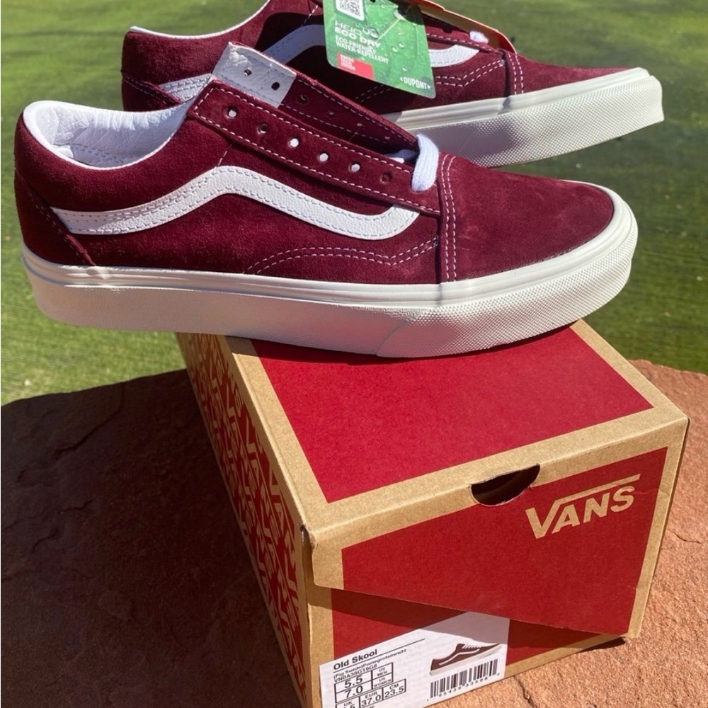 Women’s old skool Pomegranate pig suede vans